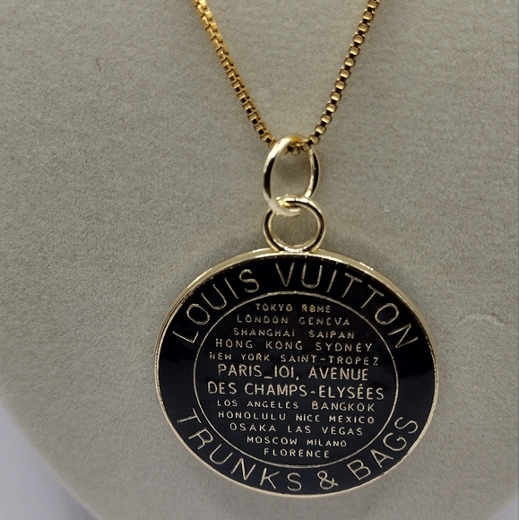 Louis Vuitton Trunks and Bags Charm - Picture 2 of 5